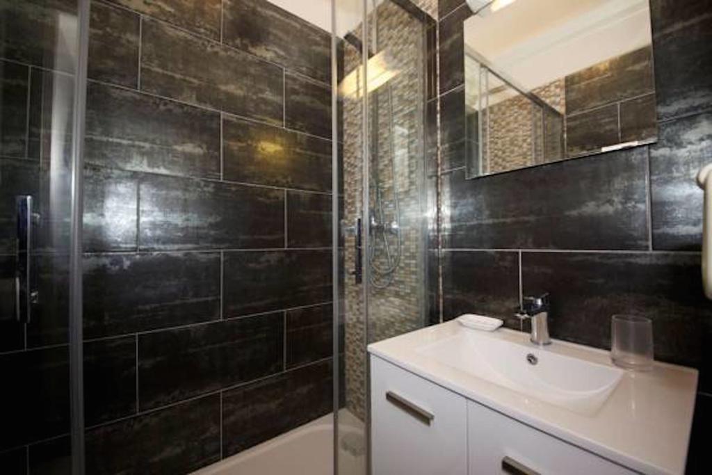 Private Studio - Avenue Des Champs-Elysees Apartamento Paris Exterior foto